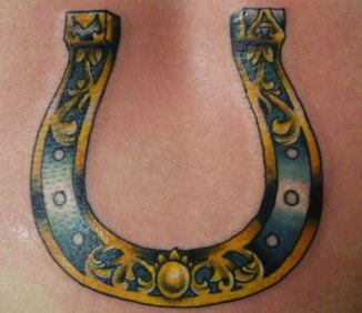 01-american-traditional-horseshoe-tattoo