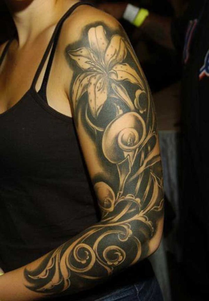 sleeve tattoo flowers black and white dainty  Google Search  Manga floral  tatuagens Idéias de tatuagem femininas Tatuagens
