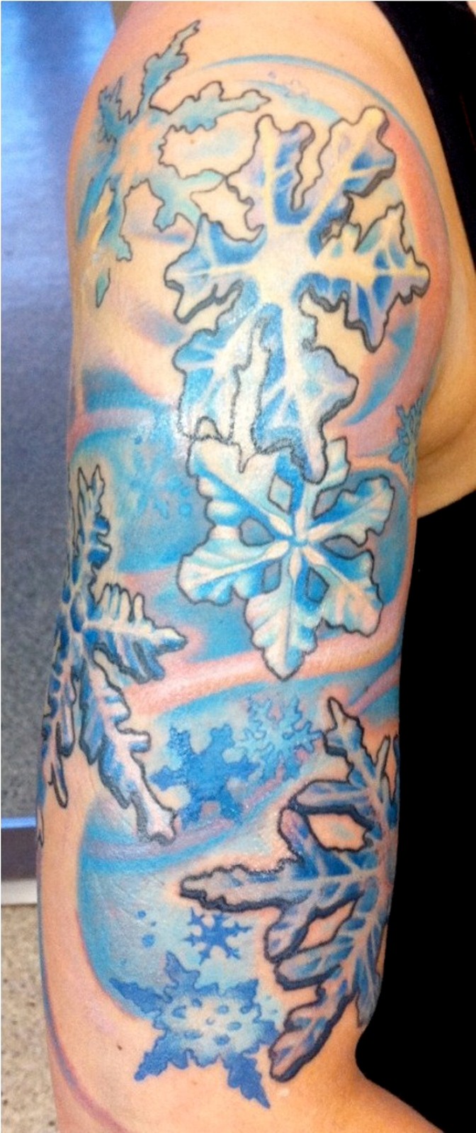 Small minimalist snowflake temporary tattoo (photo by